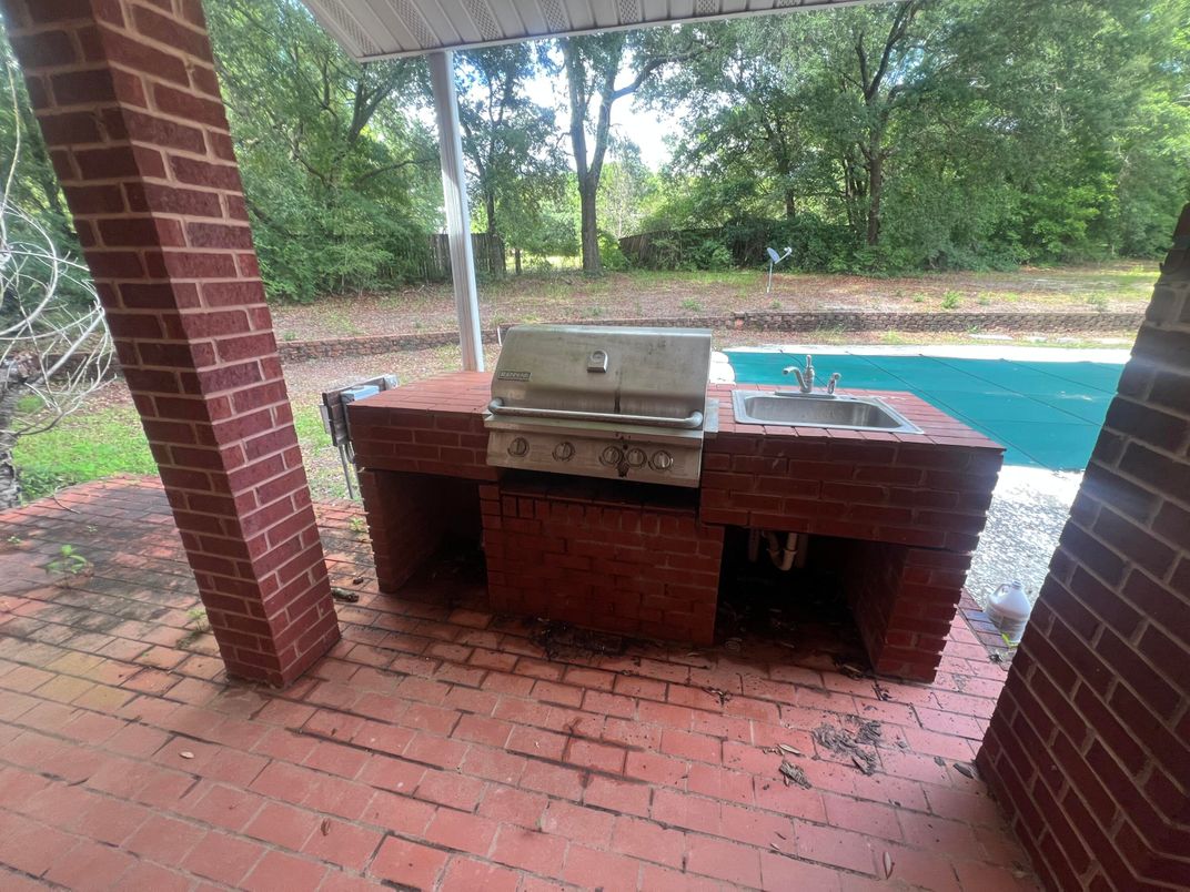 Exterior, Outdoor Kitchen
