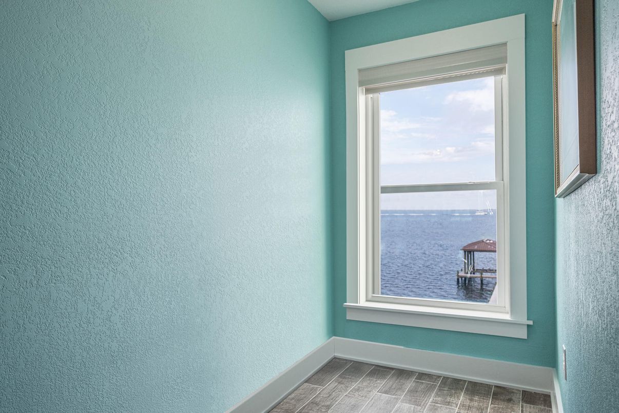 Empty room, Interior, Water