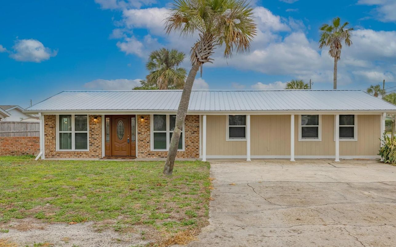 Exterior, Facade, Brick Facade, Ranch