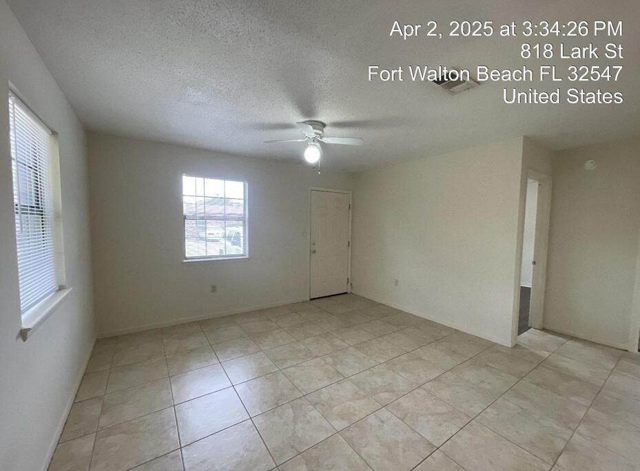 Empty room, Interior