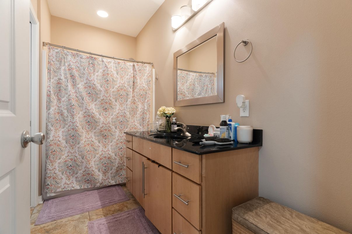 Bathroom, Dual Sink Vanities, Interior, Recessed Lighting