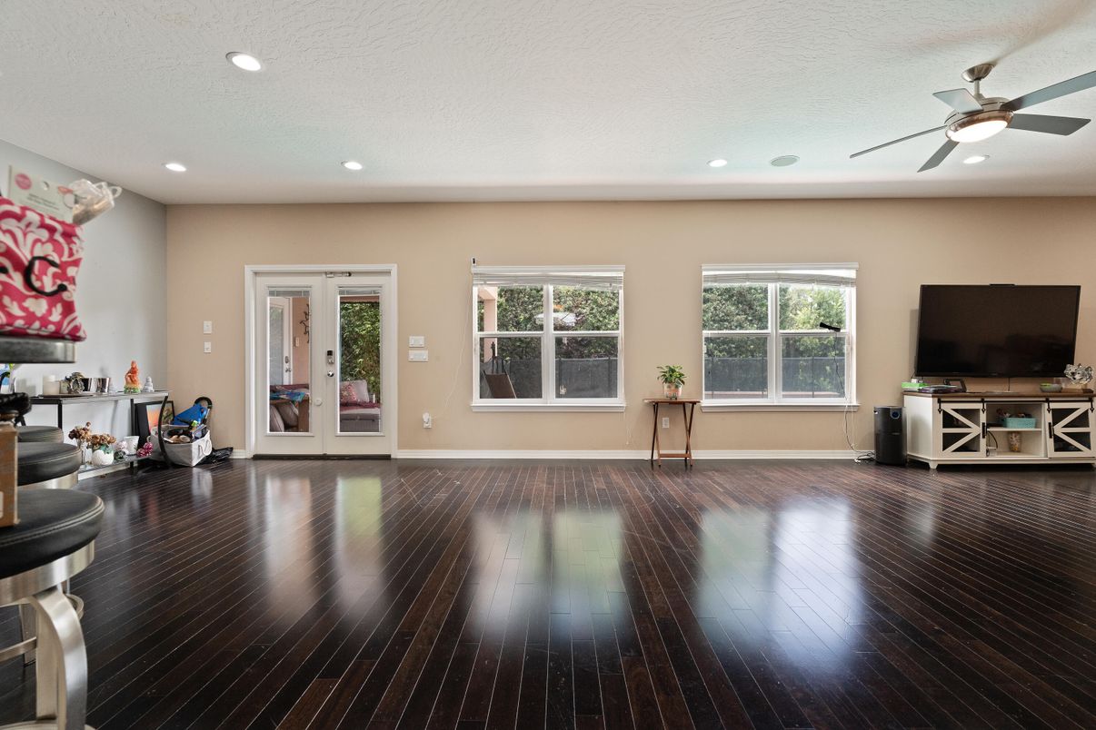 Interior, Recessed Lighting, Wood Texture Flooring
