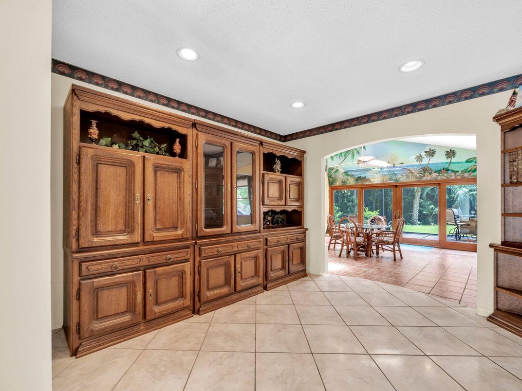 Dining room, Interior, Recessed Lighting