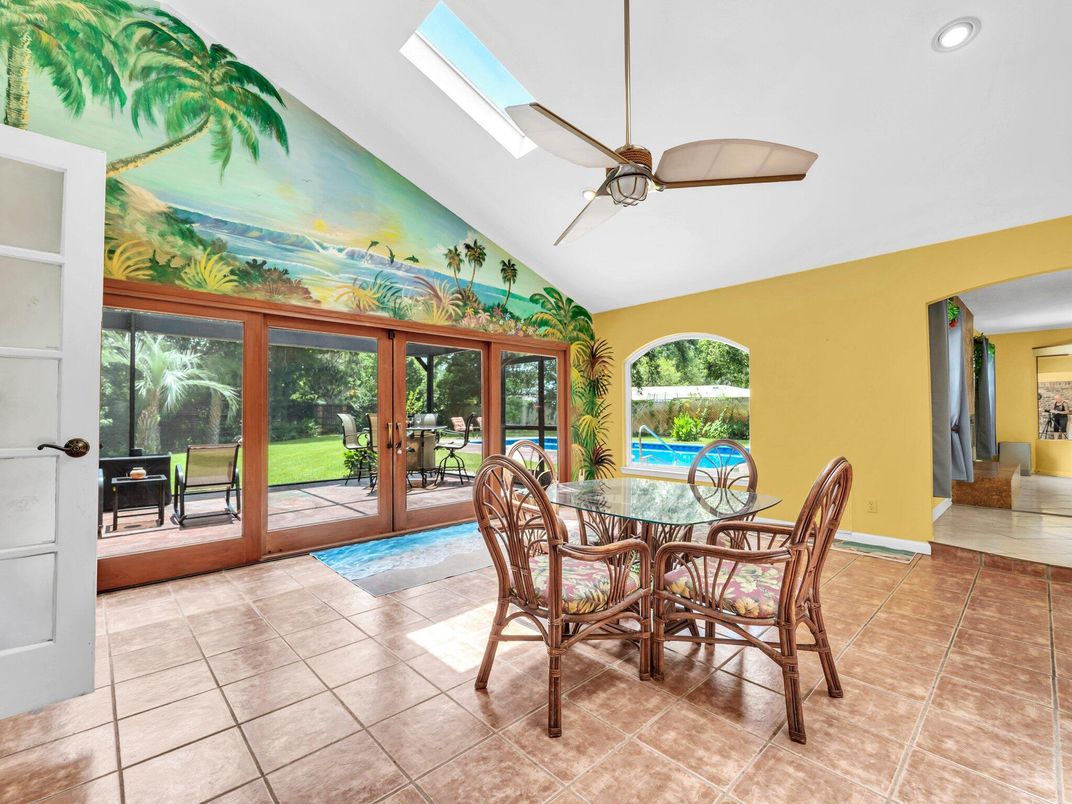 Dining room, Interior, Recessed Lighting