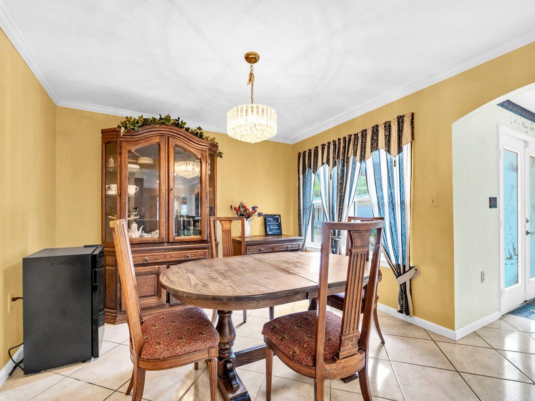 Chandelier, Dining room, Interior