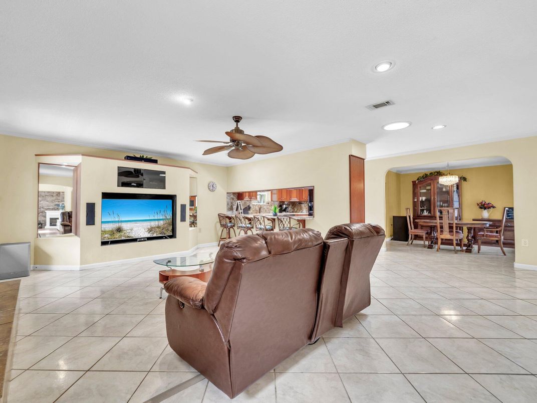Dining room, Interior, Living room, Recessed Lighting