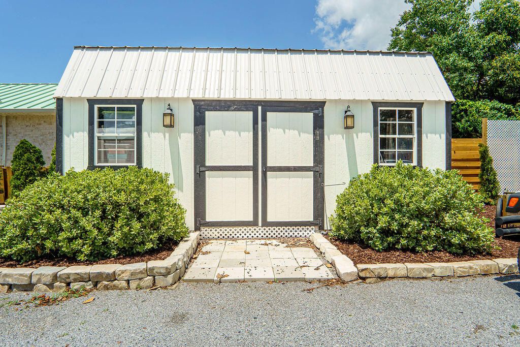 Exterior, Facade, Farmhouse