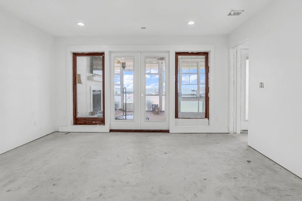 Empty room, Interior, Recessed Lighting