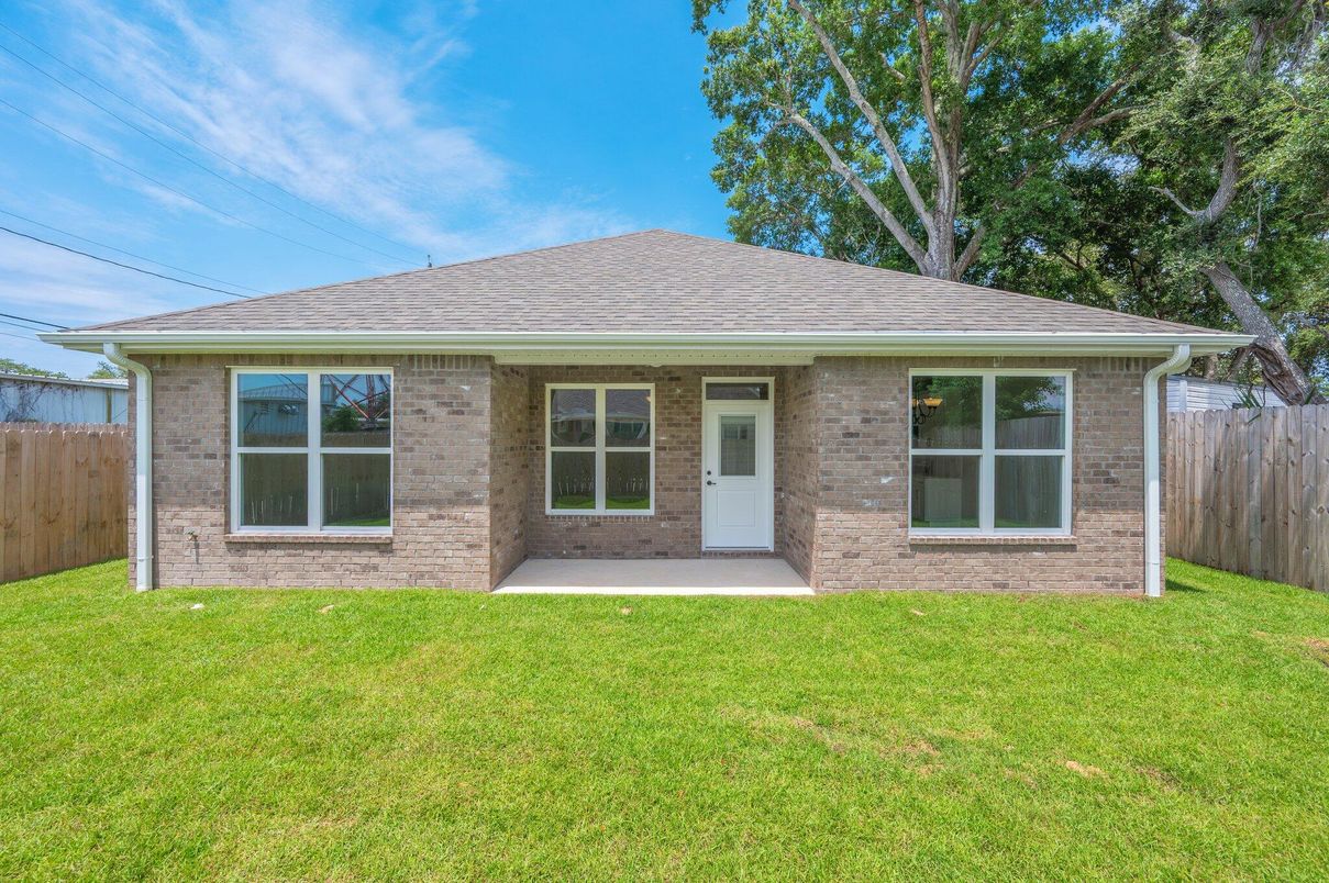 Exterior, Facade, Brick Facade, Ranch