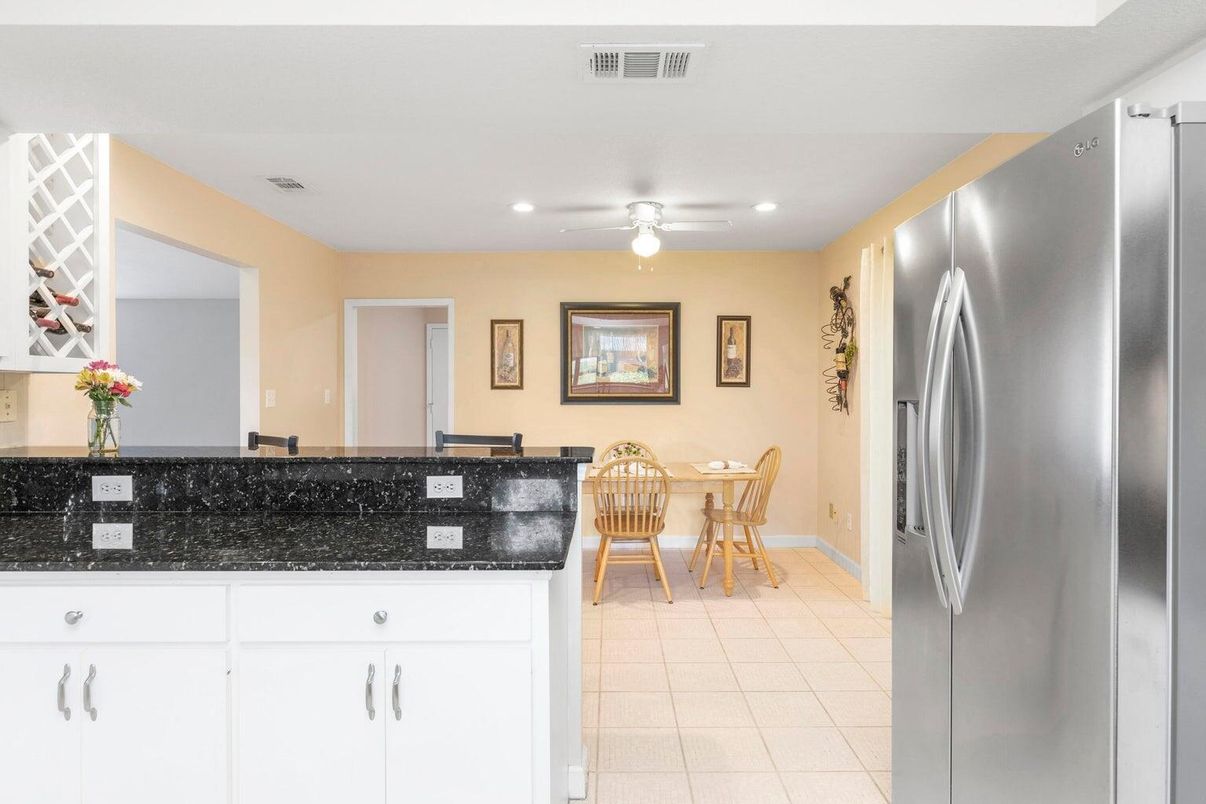 Dining room, Interior, Kitchen, Recessed Lighting