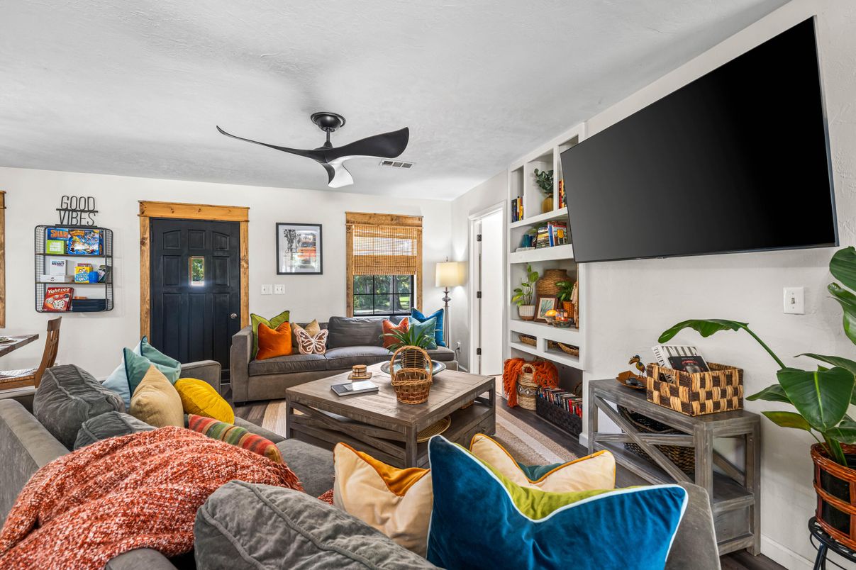 Fireplace, Interior, Living room
