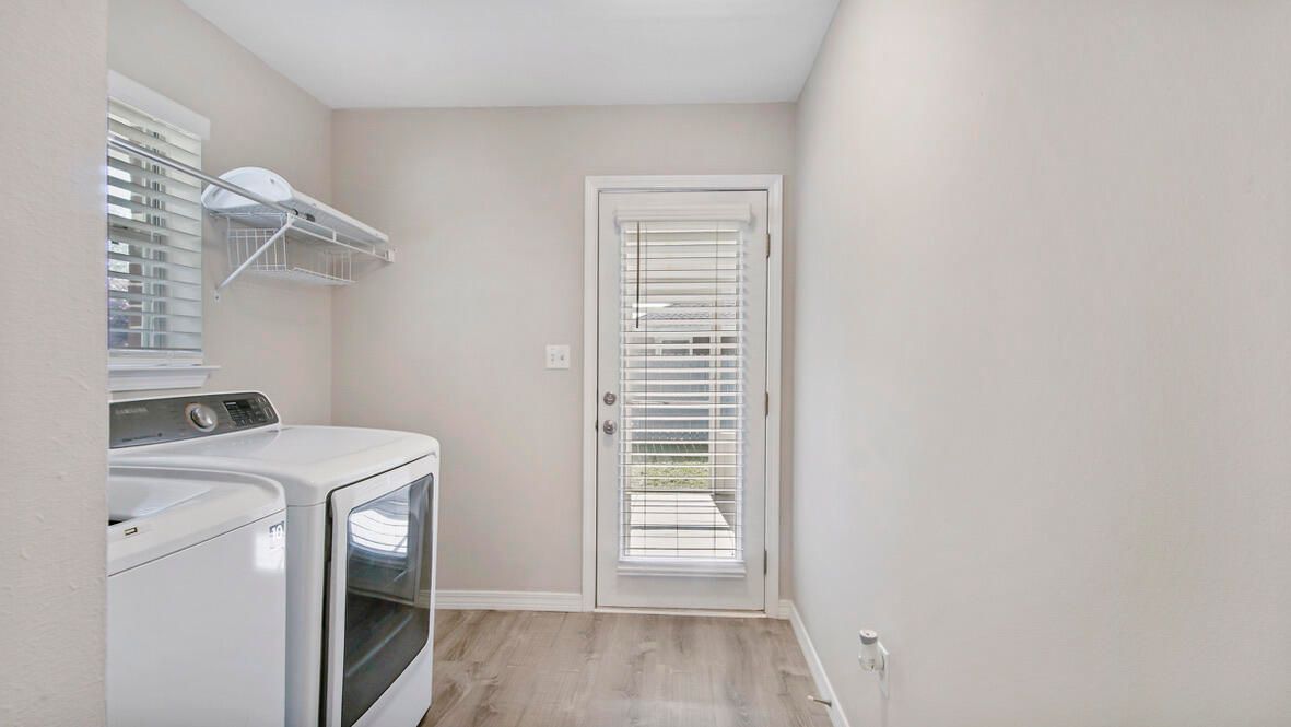 Interior, Washer, Wood Texture Flooring