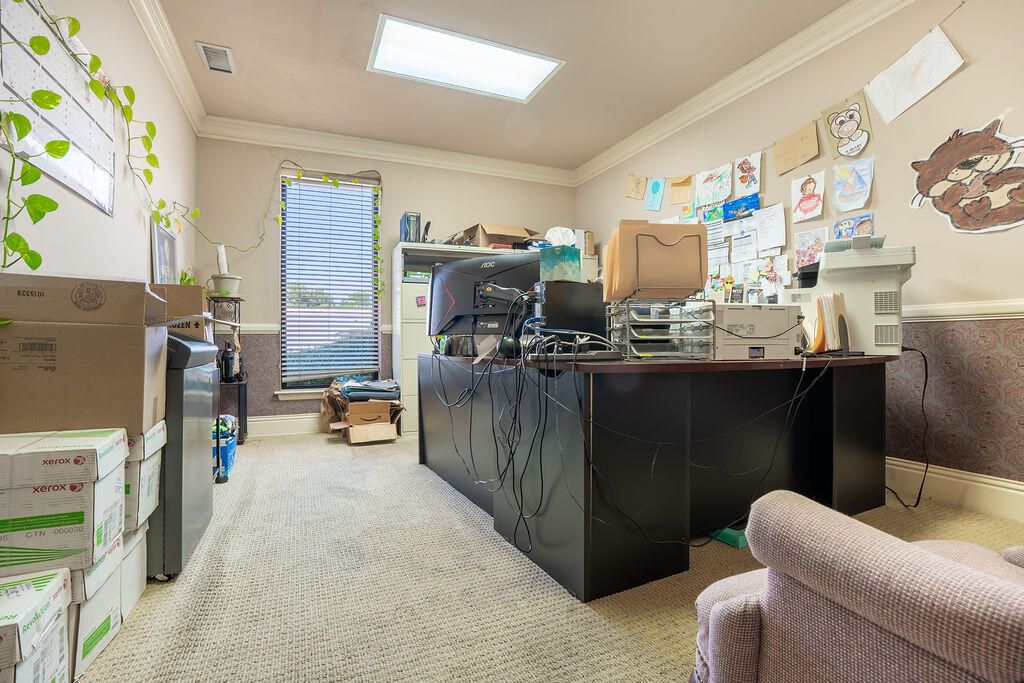 Home Office, Interior