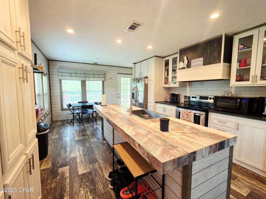Dining room, Interior, Kitchen, Recessed Lighting, Stainless Steel Appliances, Wood Texture Flooring