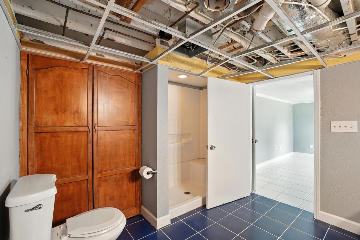 Bathroom, Interior, Recessed Lighting