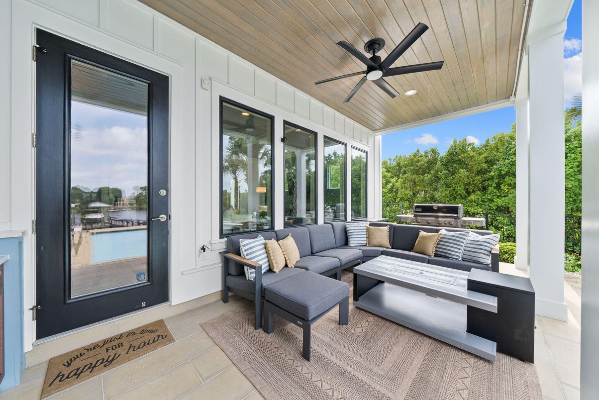 Exterior, Living room, Water