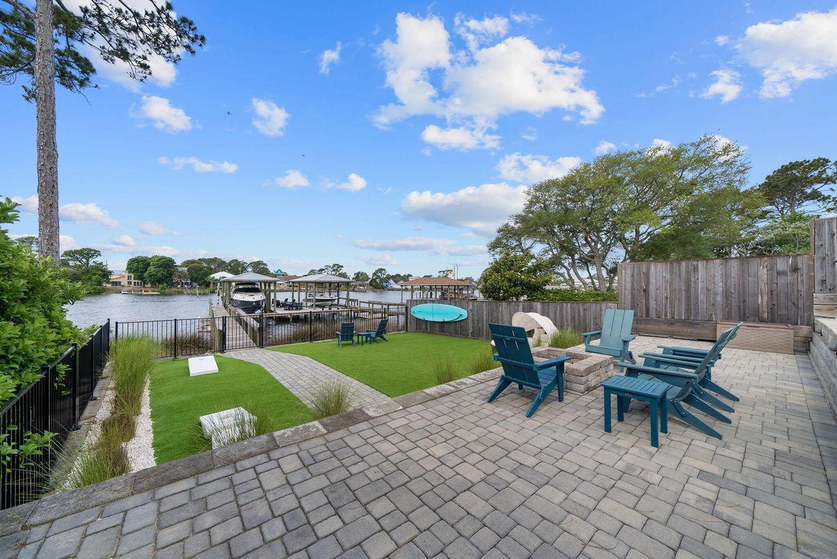 Exterior, Pool, Water