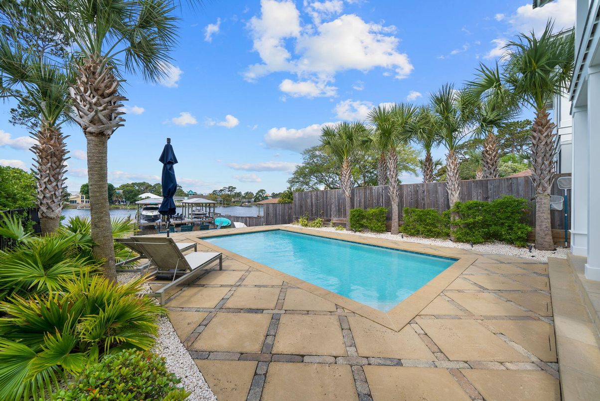 Exterior, Pool, Water