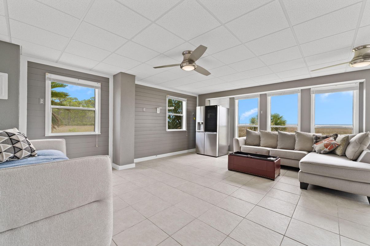 Interior, Living room, Water