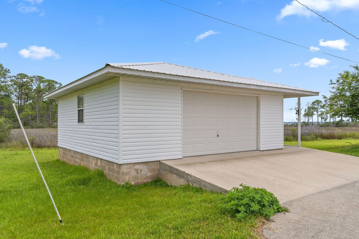 Detached Garage, Exterior