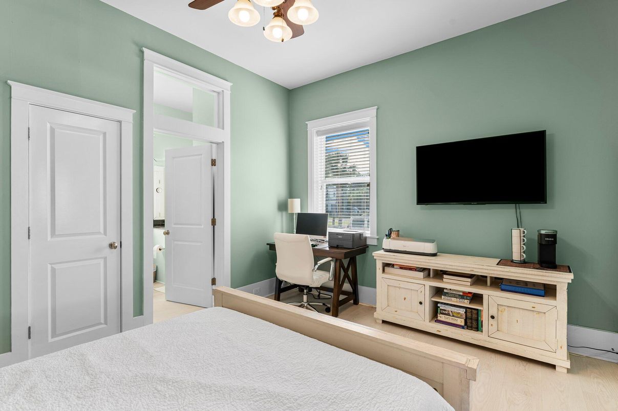 Home Office, Interior