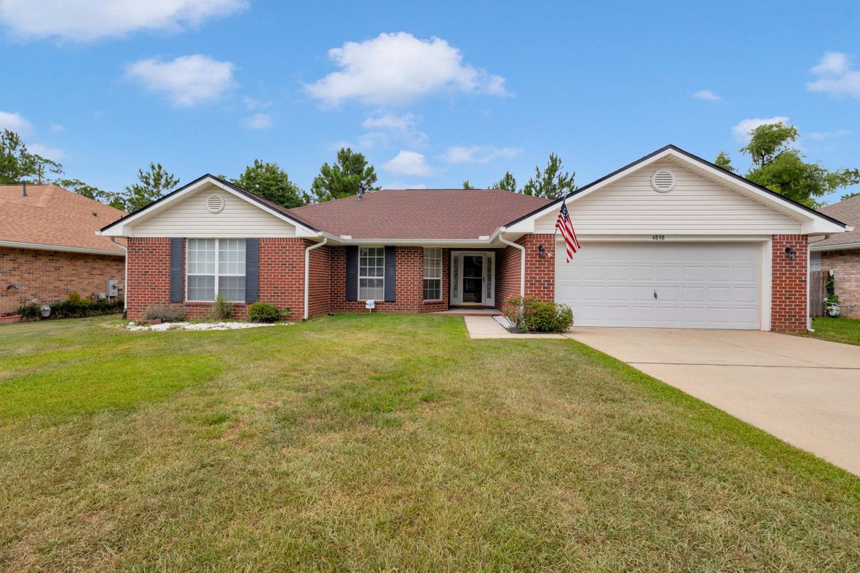 Attached, Exterior, Facade, Brick Facade, Ranch