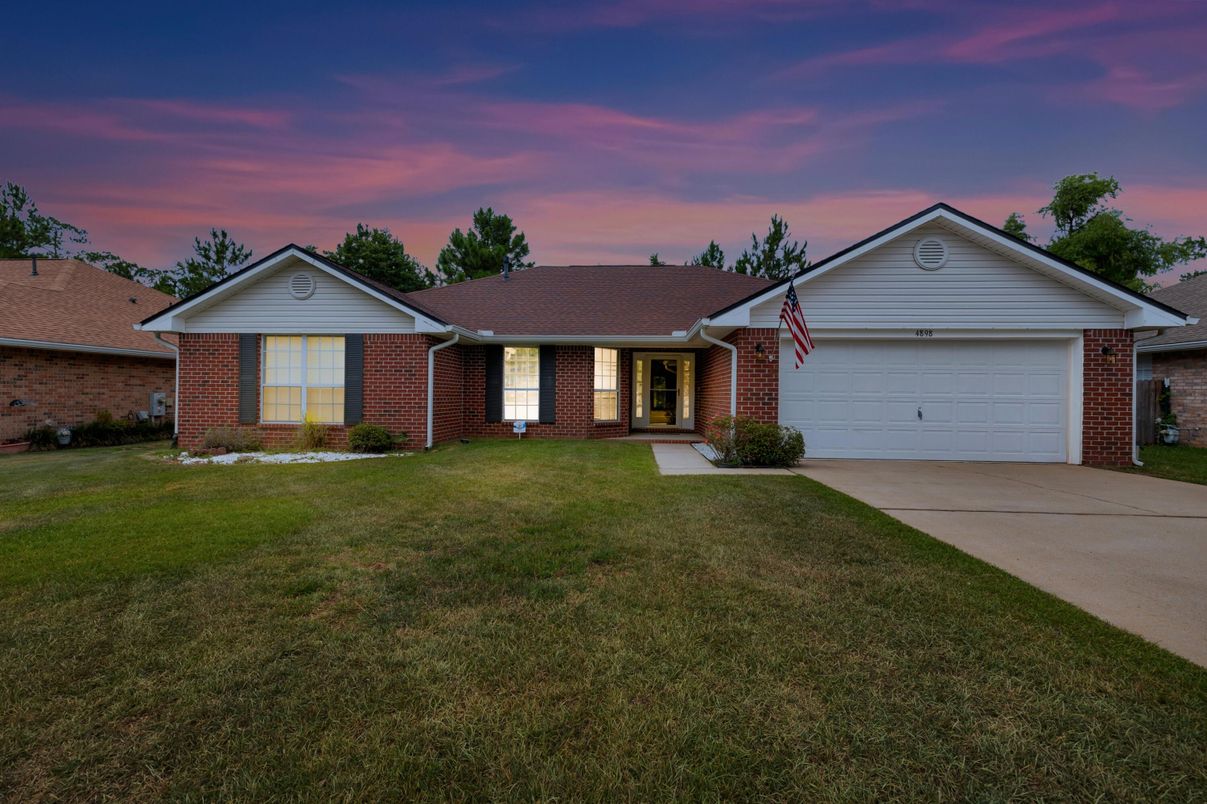 Attached, Exterior, Facade, Brick Facade, Ranch