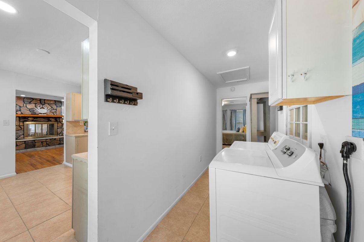 Fireplace, Interior, Recessed Lighting, Washer, Wood Texture Flooring