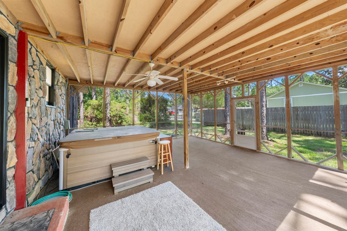 Hot Tub, Interior, Sun Room, Wooden Beams
