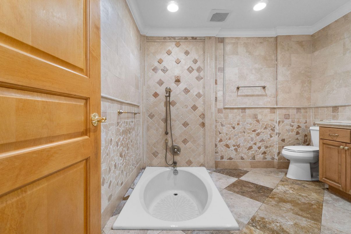 Bathroom, Interior, Recessed Lighting
