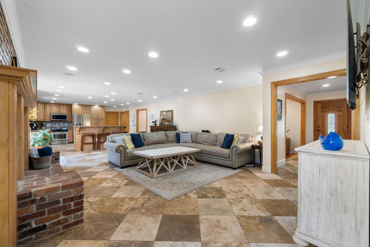 Interior, Kitchen, Living room, Recessed Lighting, Stainless Steel Appliances