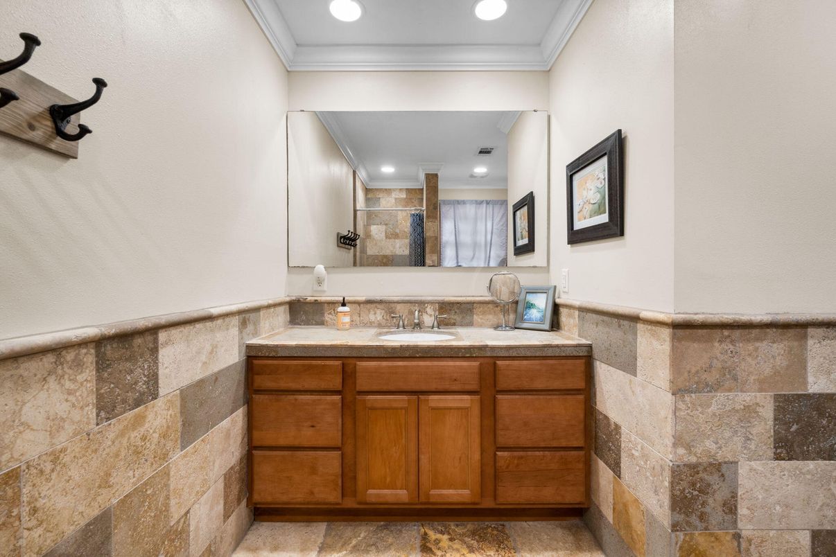 Bathroom, Interior, Recessed Lighting