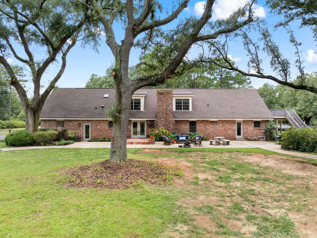 Backyard, Exterior, Facade, Brick Facade, Cape Cod
