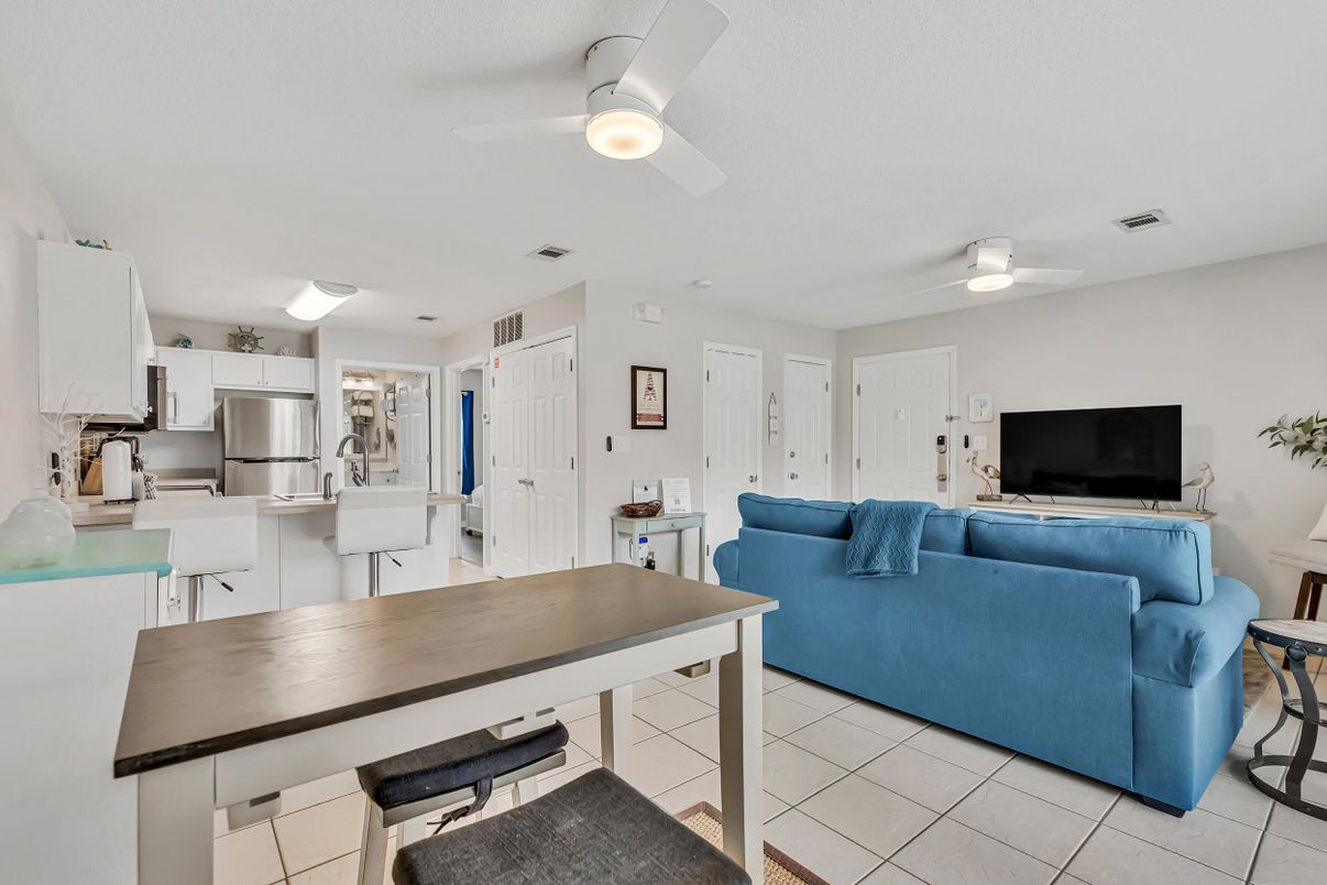 Interior, Kitchen, Living room, Stainless Steel Appliances
