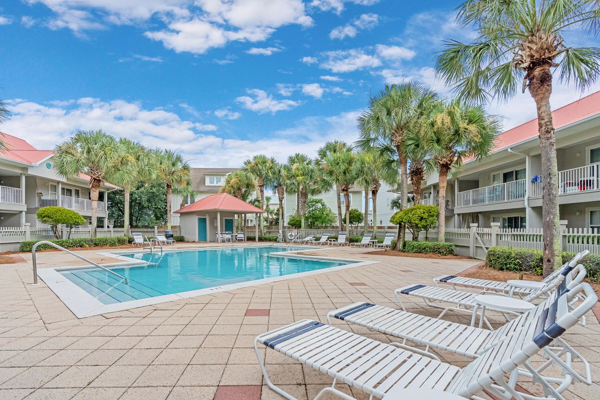 Exterior, Pool