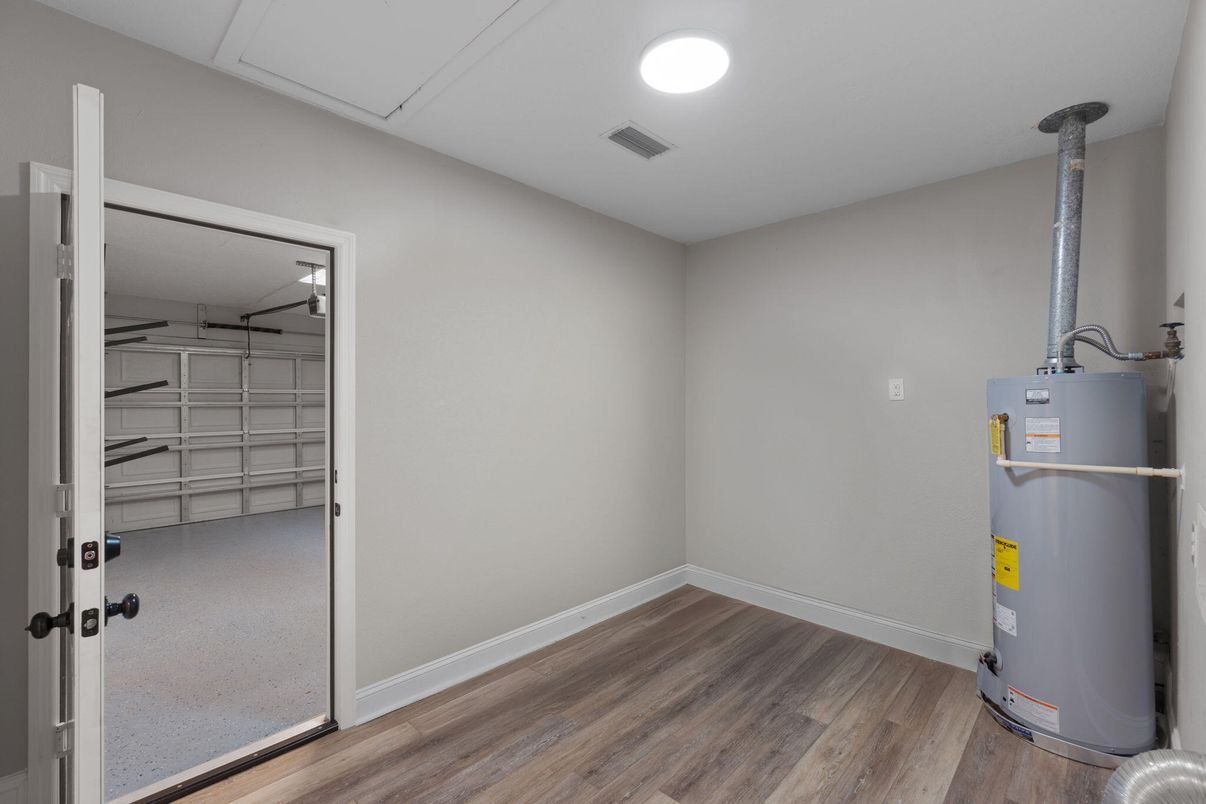 Interior, Recessed Lighting, Wood Texture Flooring
