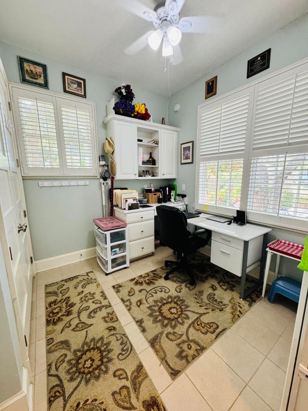 Home Office, Interior