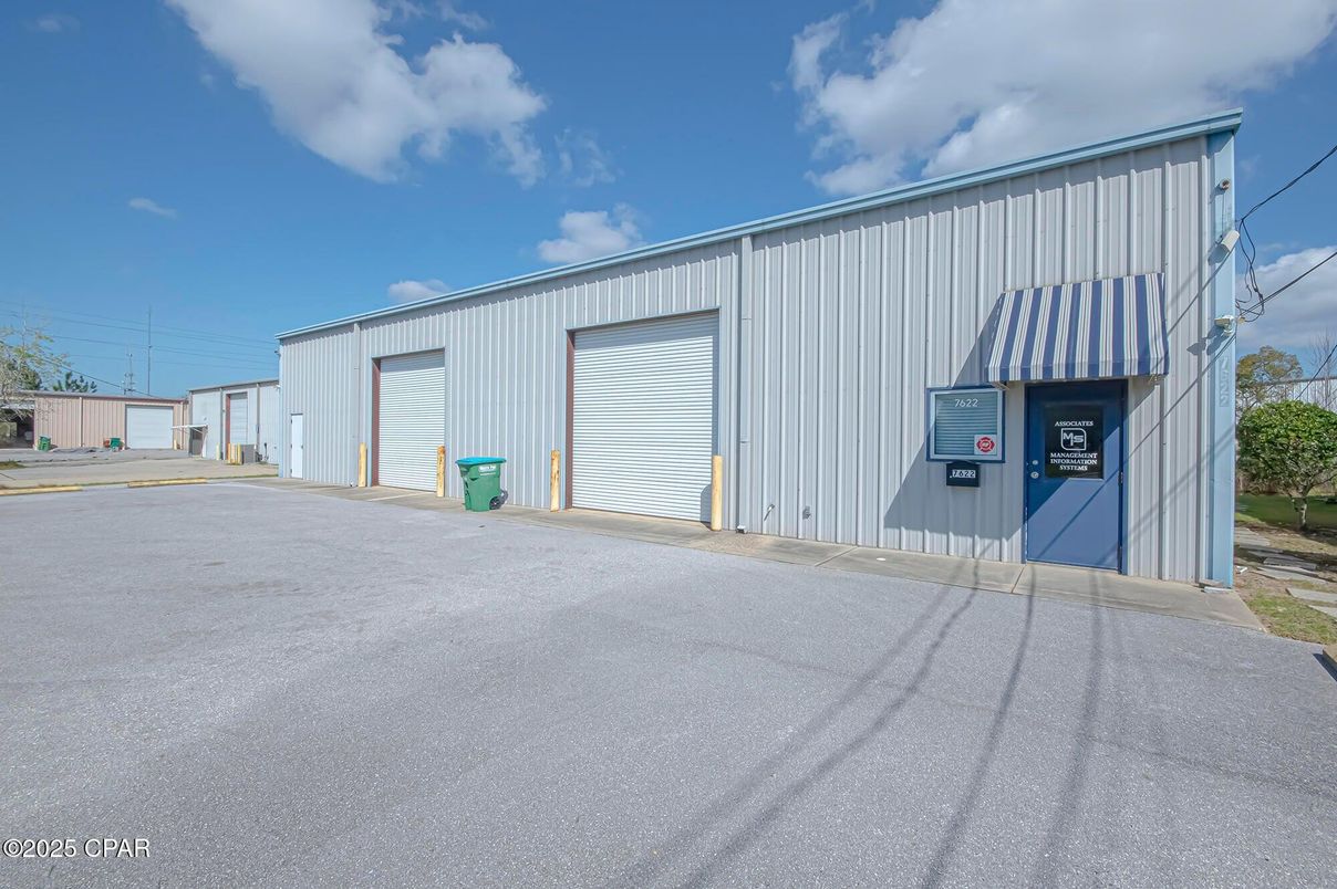 Detached Garage, Exterior