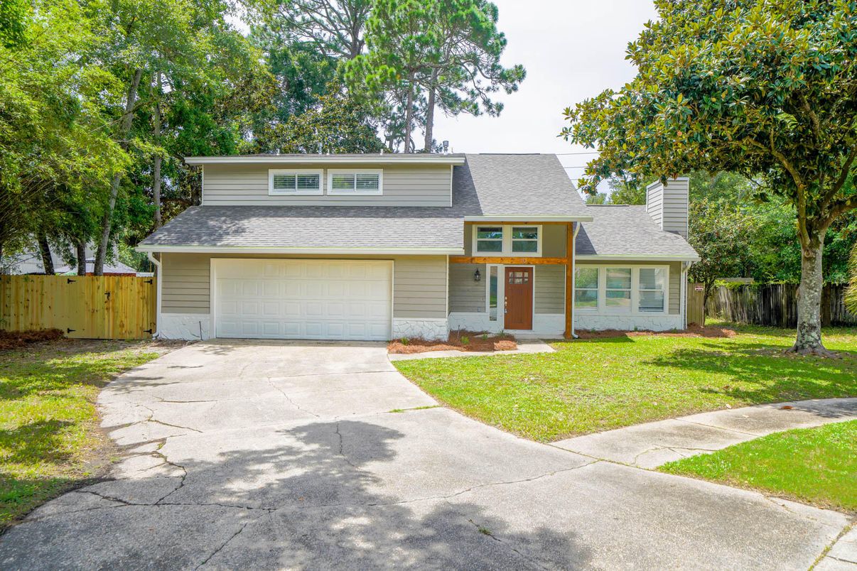 Attached, Exterior, Facade, Raised Ranch