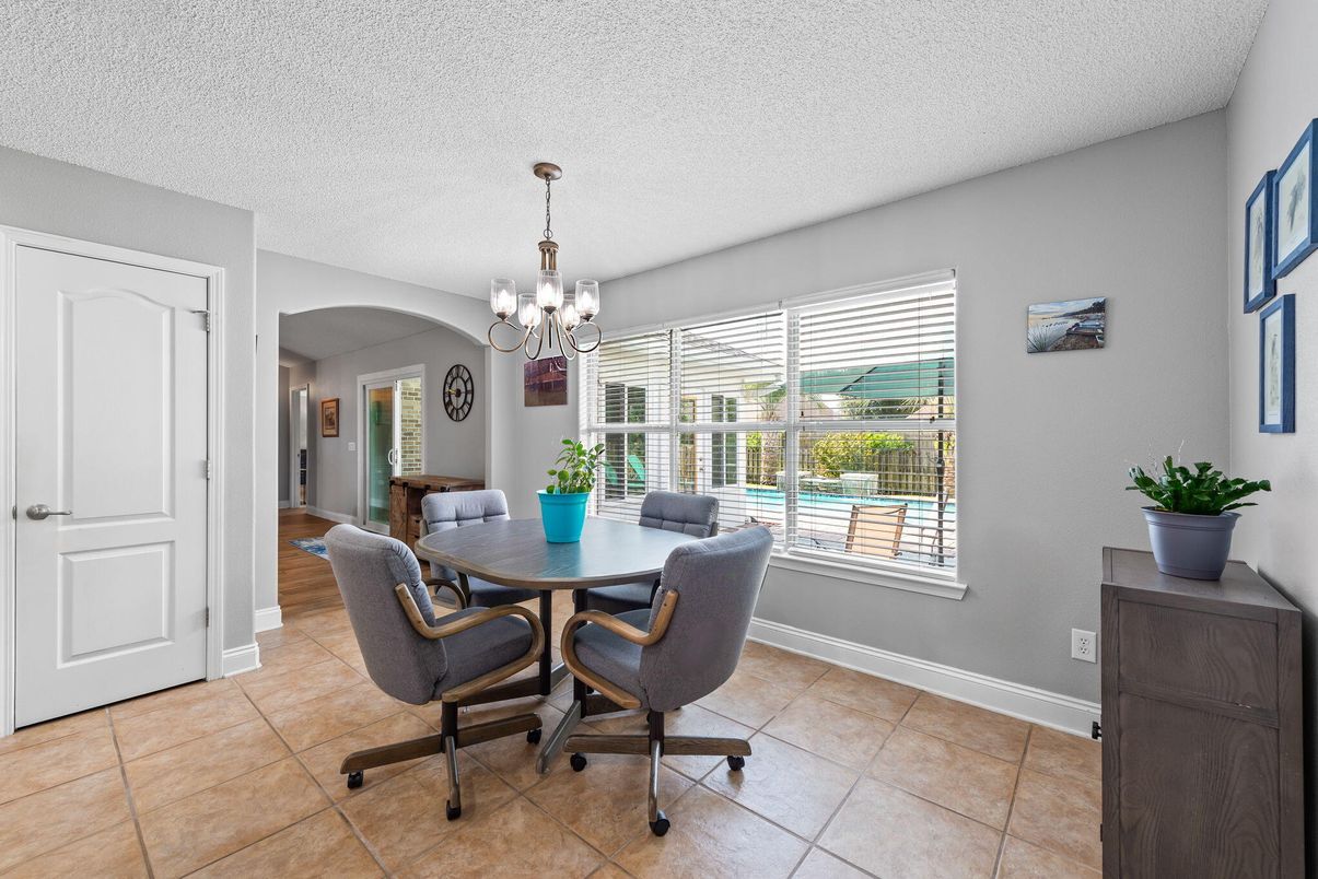 Chandelier, Dining room, Interior