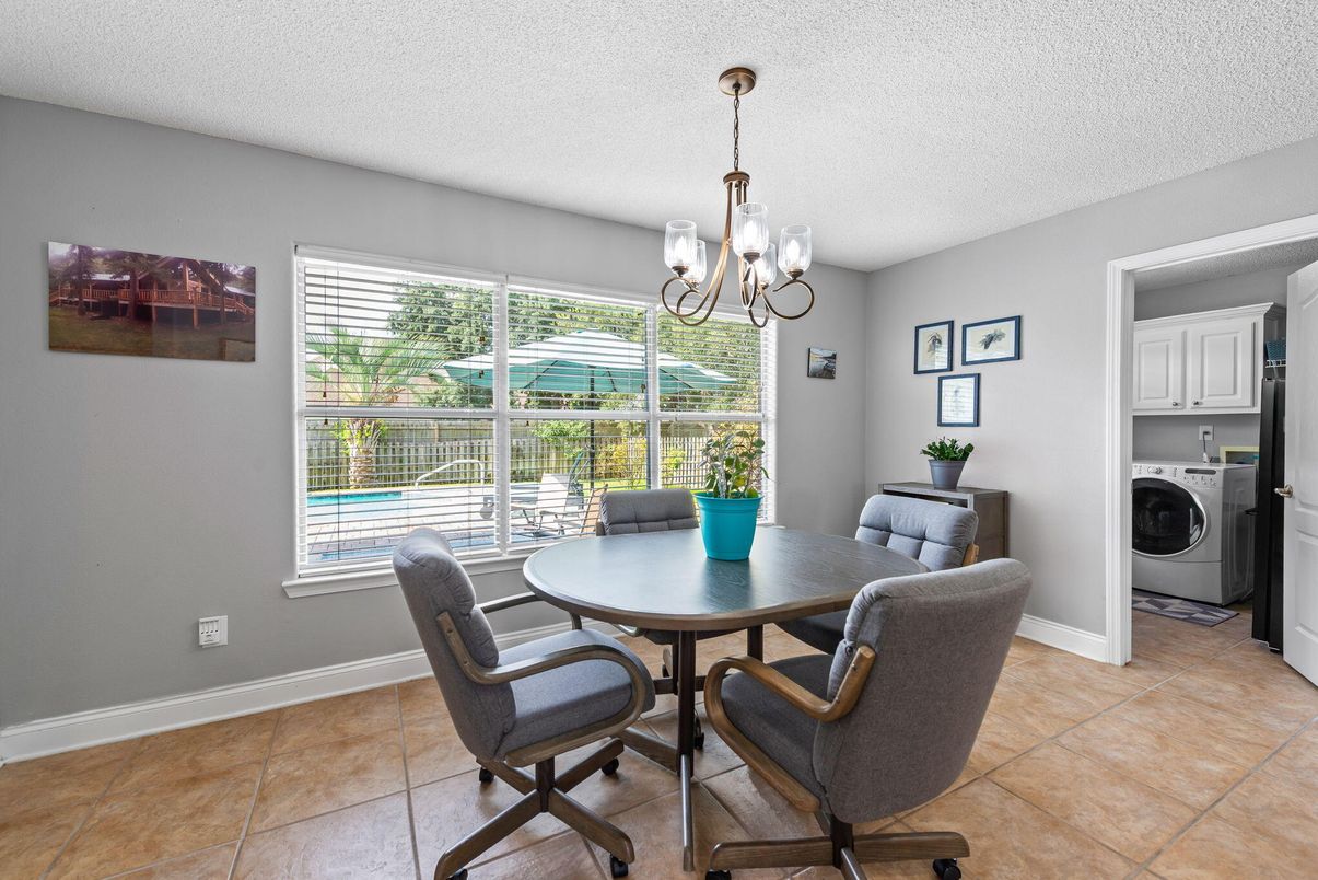 Chandelier, Dining room, Interior, Washer