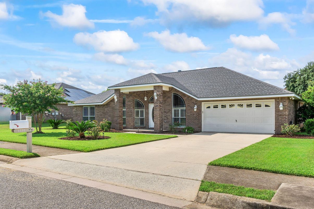 Attached, Exterior, Facade, Brick Facade, Ranch