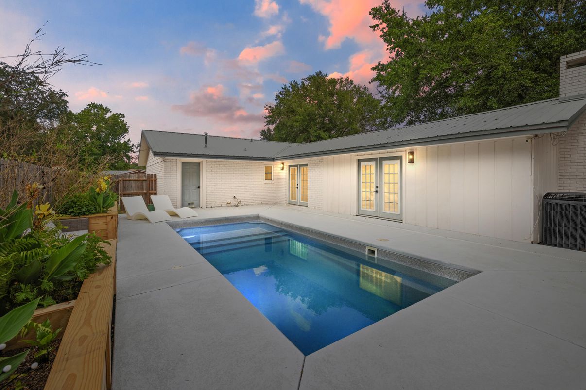 Exterior, Pool