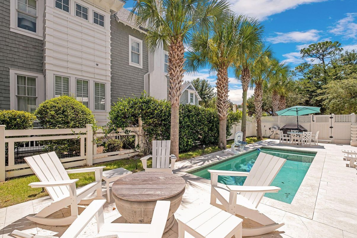 Exterior, Pool
