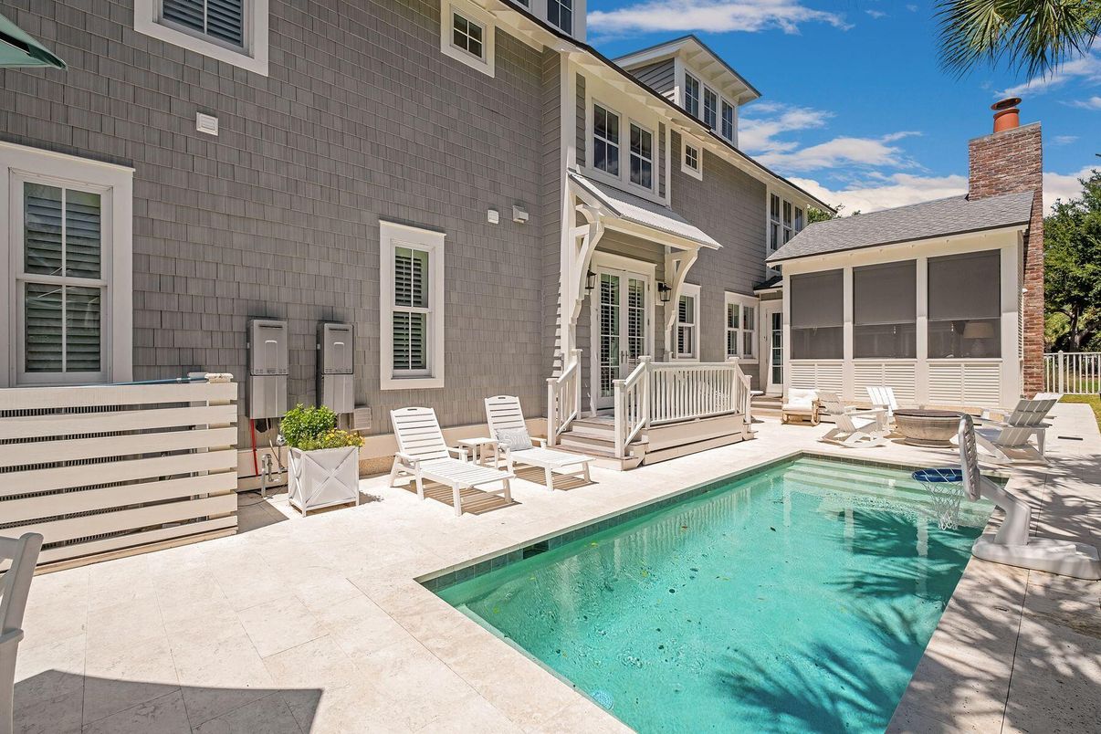 Exterior, Pool