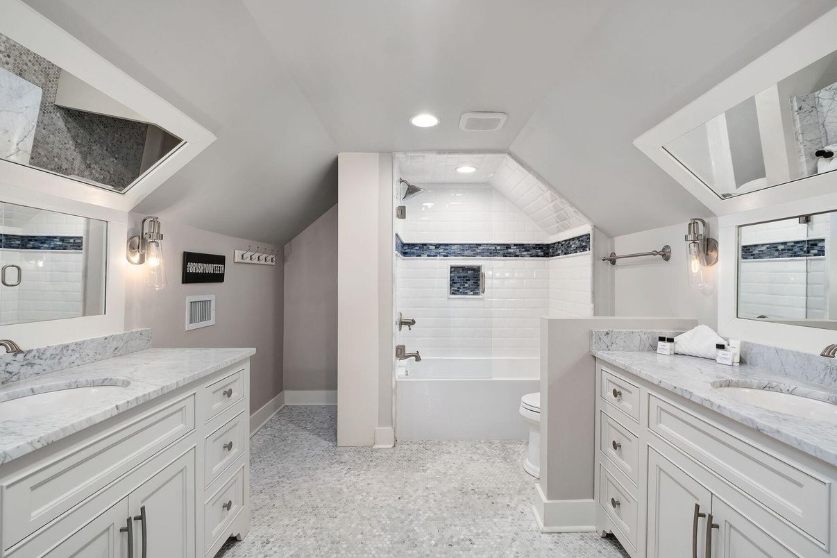 Bathroom, Dual Sink Vanities, Interior, Recessed Lighting