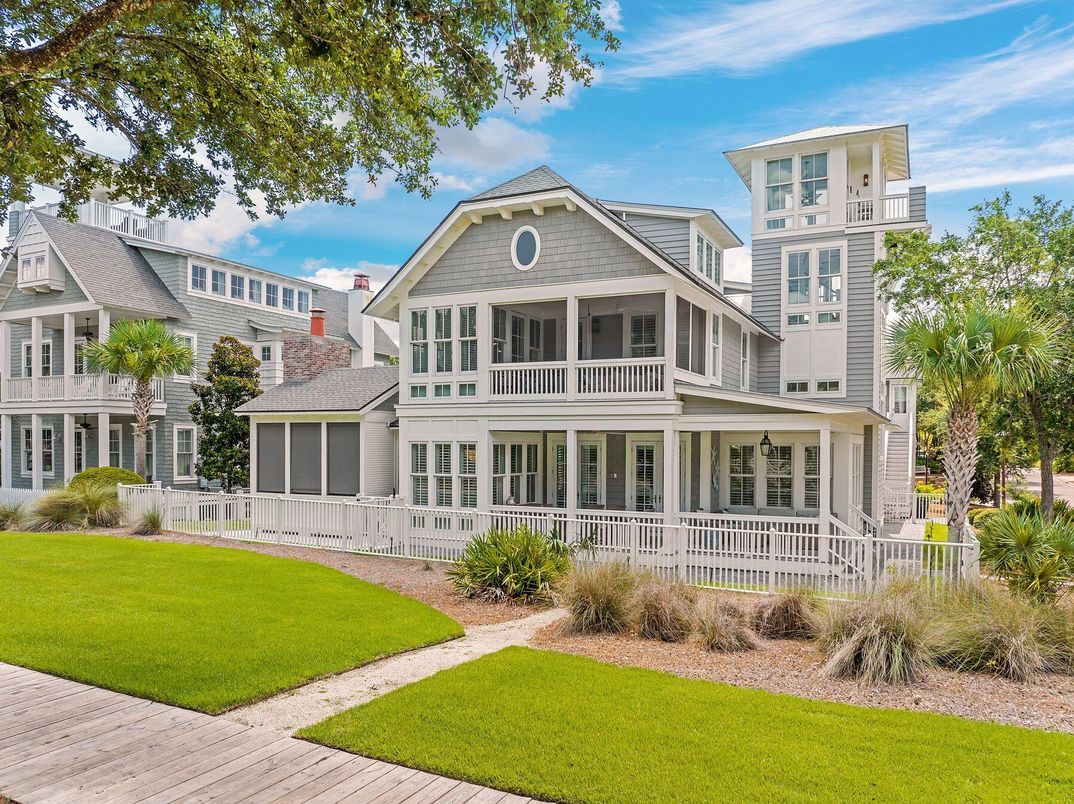 Exterior, Facade, Queen Anne Victorian