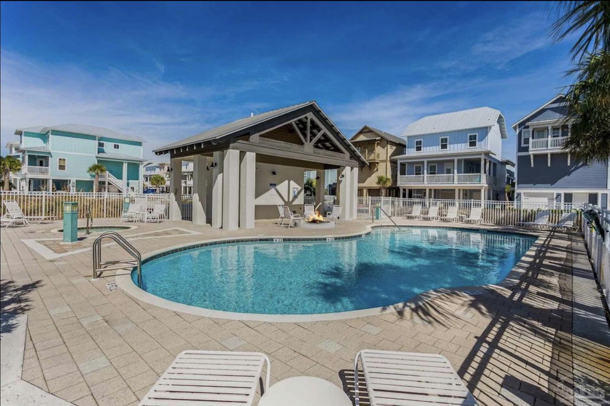Exterior, Pool
