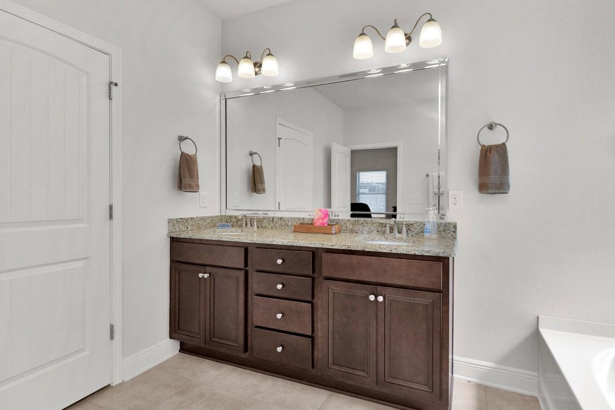 Bathroom, Dual Sink Vanities, Interior