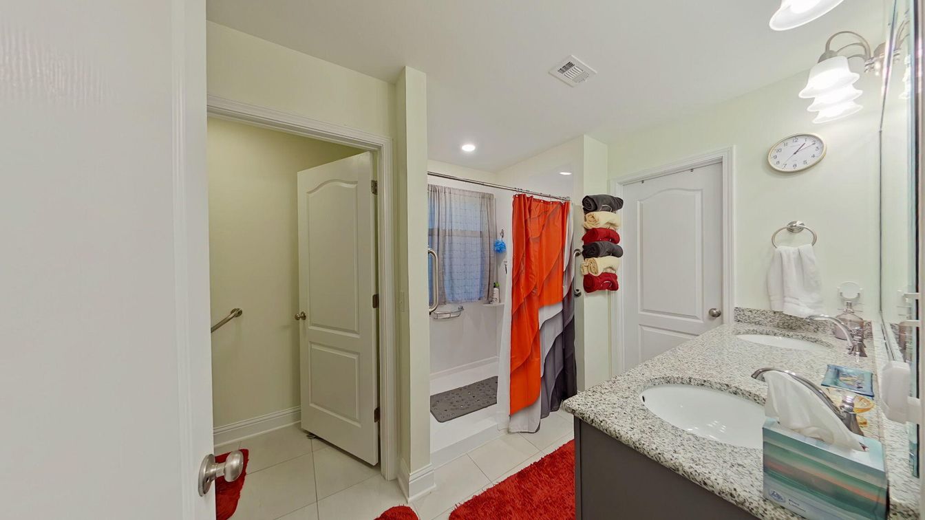 Bathroom, Dual Sink Vanities, Interior, Recessed Lighting